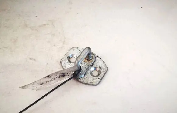 Toyota Avensis T250 Front door lock loop/hook striker 