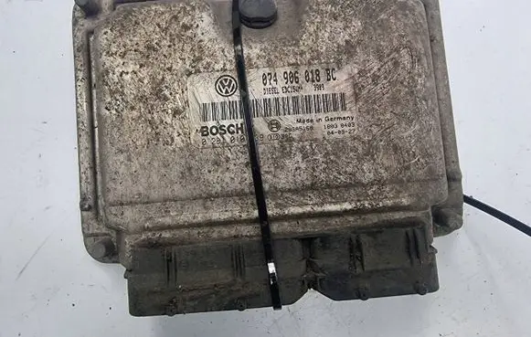 Volkswagen II LT Engine ECU kit and lock set 074906018BC