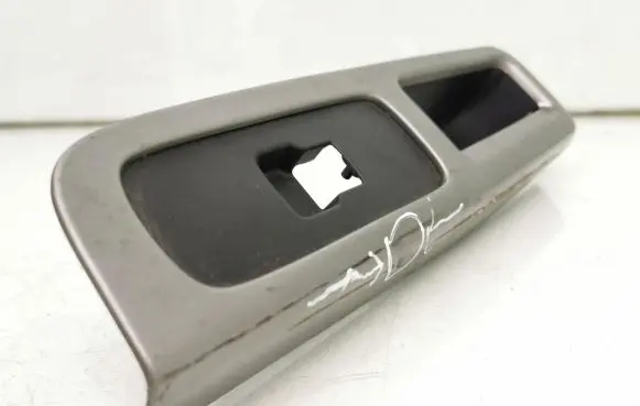Volvo C30 Front door window switch trim 8663815 ESW464