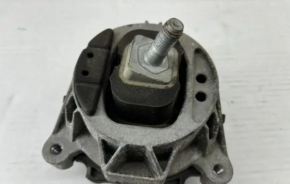 BMW 4 F32 F33 Engine mount bracket 2284817
