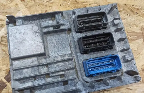 Chevrolet Camaro Engine control unit/module 12679023