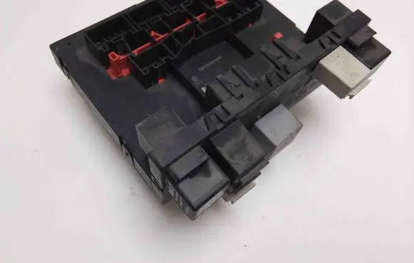 Skoda Octavia Mk2 (1Z) Central body control module H37S1002 3C0937049E