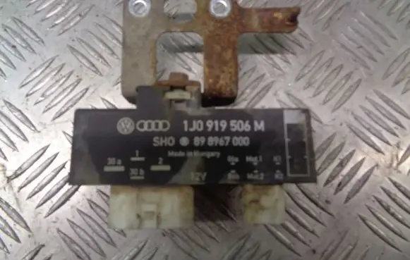 Skoda Fabia Mk1 (6Y) Coolant fan relay 1J0919506M
