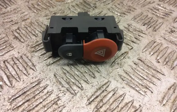 Smart ForFour II W453 Hazard light switch E31606