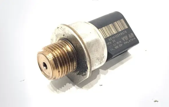 Volkswagen Golf VII Fuel pressure sensor 04L906054