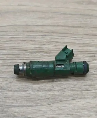 Volvo S60 Fuel injector 9470229