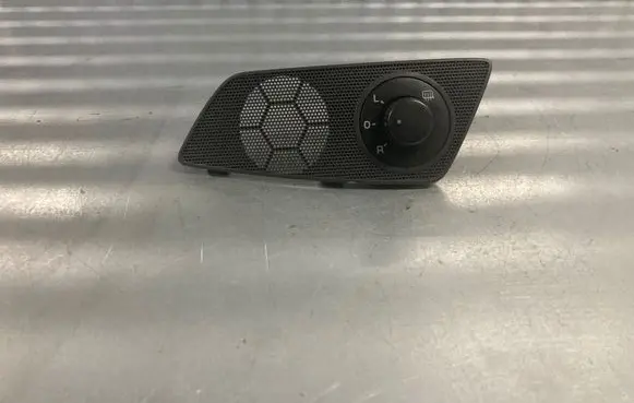 Skoda Octavia Mk2 (1Z) Front door speaker cover trim 1Z1867435