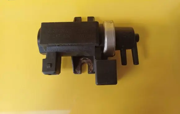 BMW 5 E39 Turbo solenoid valve 722796 2247907