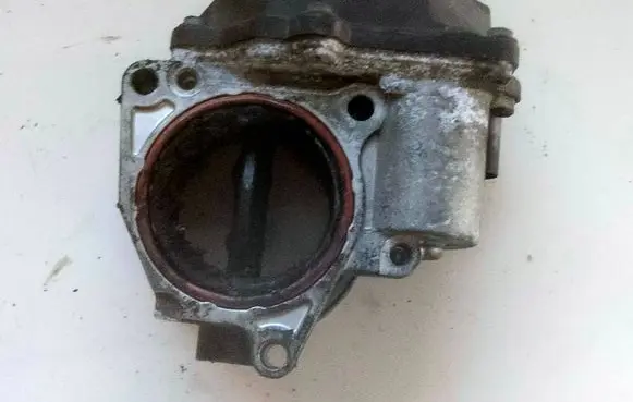 Volkswagen Touran I Throttle valve 03G128063A
