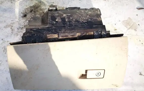 Volvo XC70 Glove box 31305492