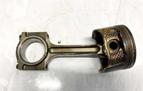 Mazda 5 Piston with connecting rod