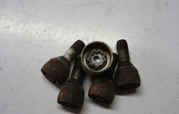 Suzuki SX4 Nuts/bolts 