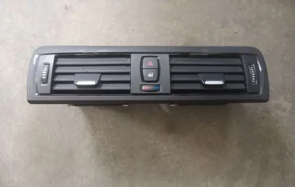 BMW 1 F20 F21 Dash center air vent grill 9207116
