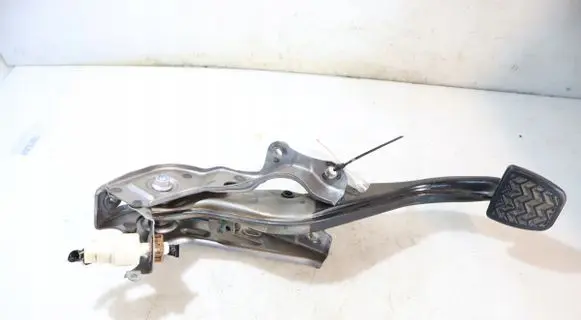 Toyota Yaris XP210 Clutch pedal 