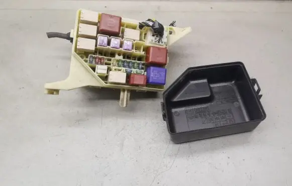 Toyota Yaris Fuse module
