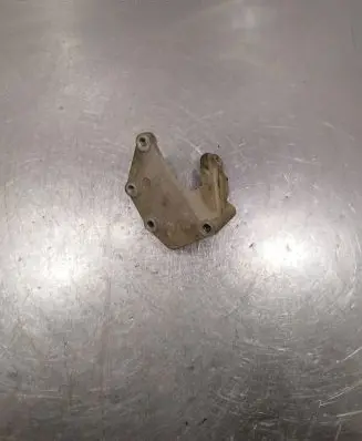 Engine mounting bracket