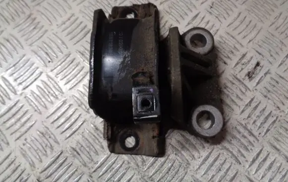 Opel Corsa E Gearbox mount 13371838