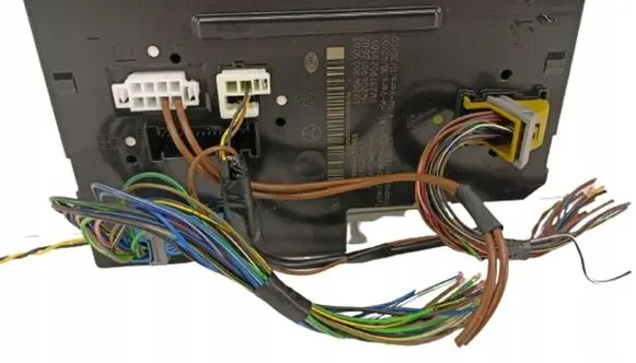 Mercedes-Benz C W204 Relay mounting block 