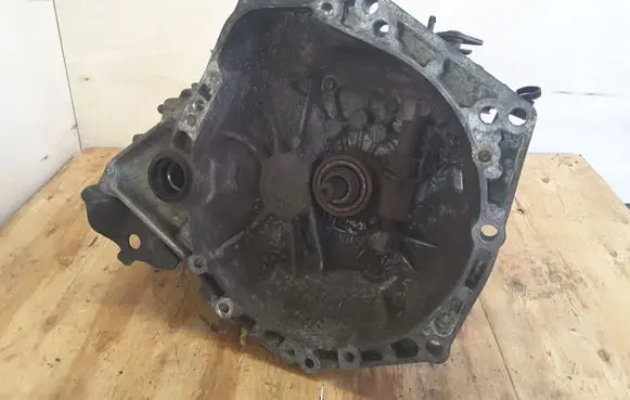 Peugeot 107 Manual 5 speed gearbox 20TT011026199