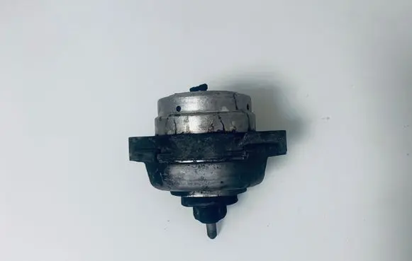 BMW X5 E53 Engine mount bracket 6758444