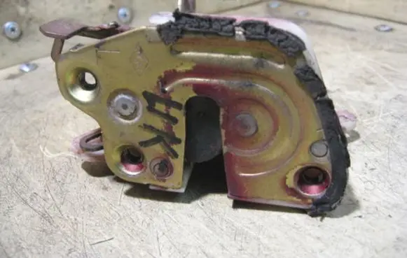 Mitsubishi Pajero Sport I Rear door lock