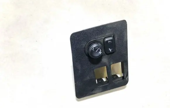 Nissan Qashqai+2 Wing mirror switch 68485jd000