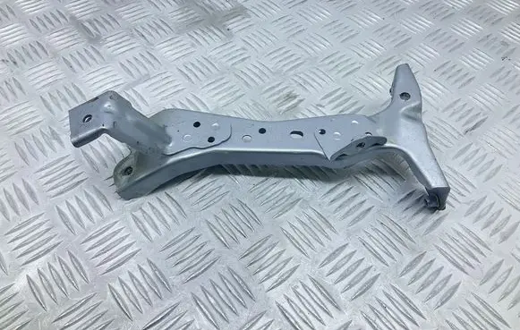 Audi A3 S3 8V Fender mounting bracket 8V0821135C