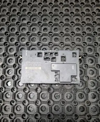 Mercedes-Benz E W211 Door control unit/module 2118701126 00401599