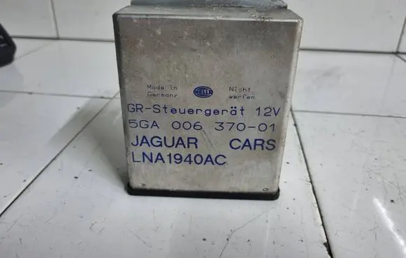 Jaguar XJ X300 Cruise control unit/module 5GA00637001 LNA1940AC