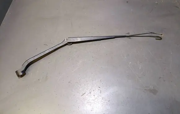 Toyota RAV 4 (XA20) Front wiper blade arm LP1491
