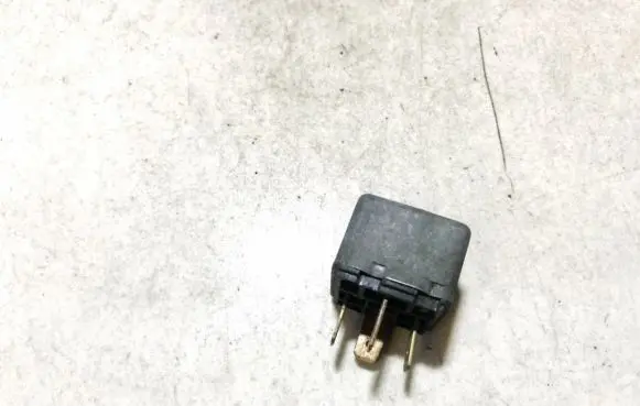Volkswagen Golf III Other relay 0332014123