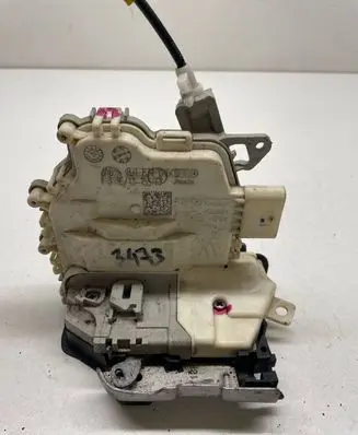 Audi Q7 4L Front door lock 8J1837016C
