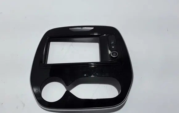 Renault Captur Panel trim 682701605R