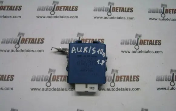 Toyota Auris 150 Door central lock control unit/module 8597012020