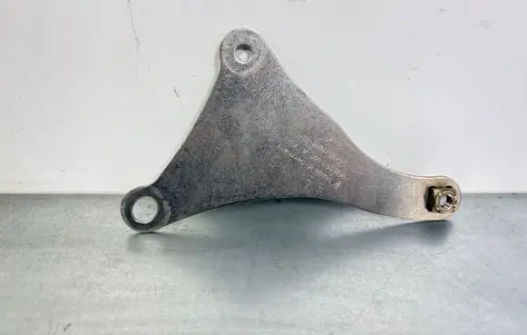 Porsche Macan (95B) Muffler mount bracket/holder 95B253047A