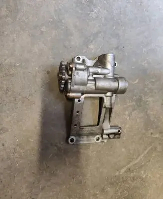 BMW 3 E90 E91 Oil pump 7792945