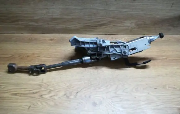 Steering wheel axle set