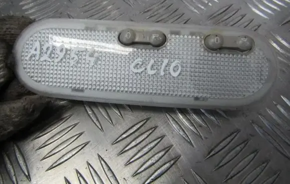 Renault Clio III Front seat light 8200073231