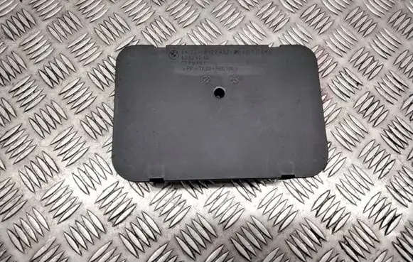 Quarter panel pressure vent