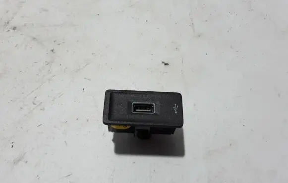Volkswagen Touareg III USB socket connector 760035222