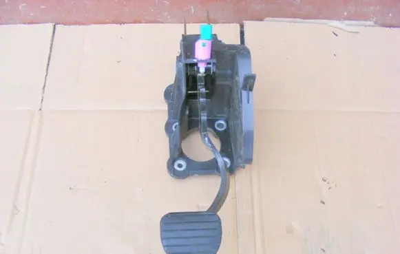 Renault Laguna III Brake pedal