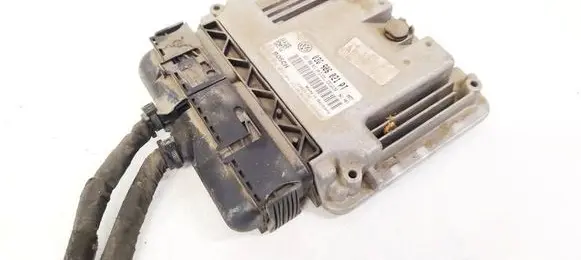 Volkswagen Golf Plus Engine control unit/module 03G906021PT 0281014051