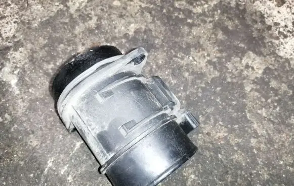 Renault Clio III Mass air flow meter 8200358901 8200299956 8200358901B