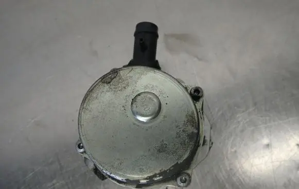 Renault Clio III Vacuum pump 8201005306