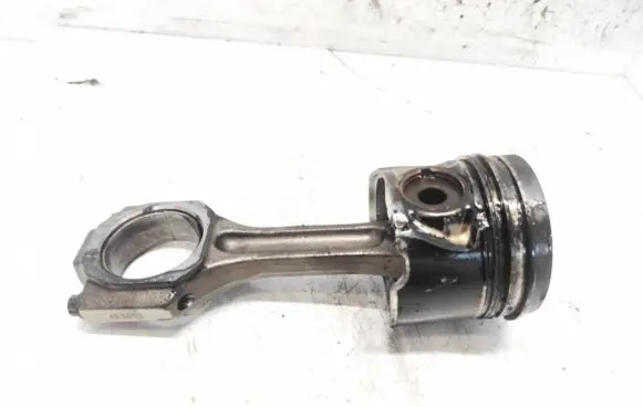 Hyundai Santa Fe Piston with connecting rod