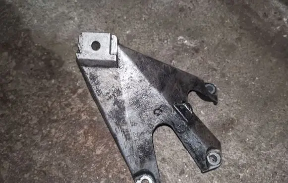 Audi A4 S4 B6 8E 8H Engine mounting bracket 8E0199307F
