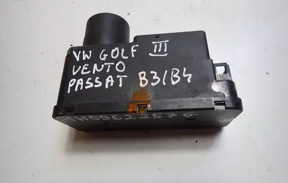 Volkswagen PASSAT B3 Central locking vacuum pump 1H0962257G