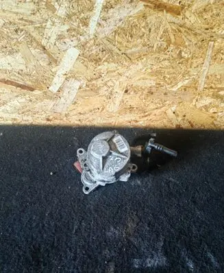 Renault Laguna III Vacuum pump 8200683981