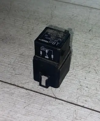 Ford Mondeo Mk III Glow plug pre-heat relay 94VG14N089F1B V23136J4X43 0250A
