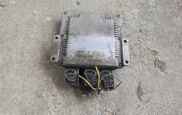 Peugeot 807 Engine control unit/module 0281011033